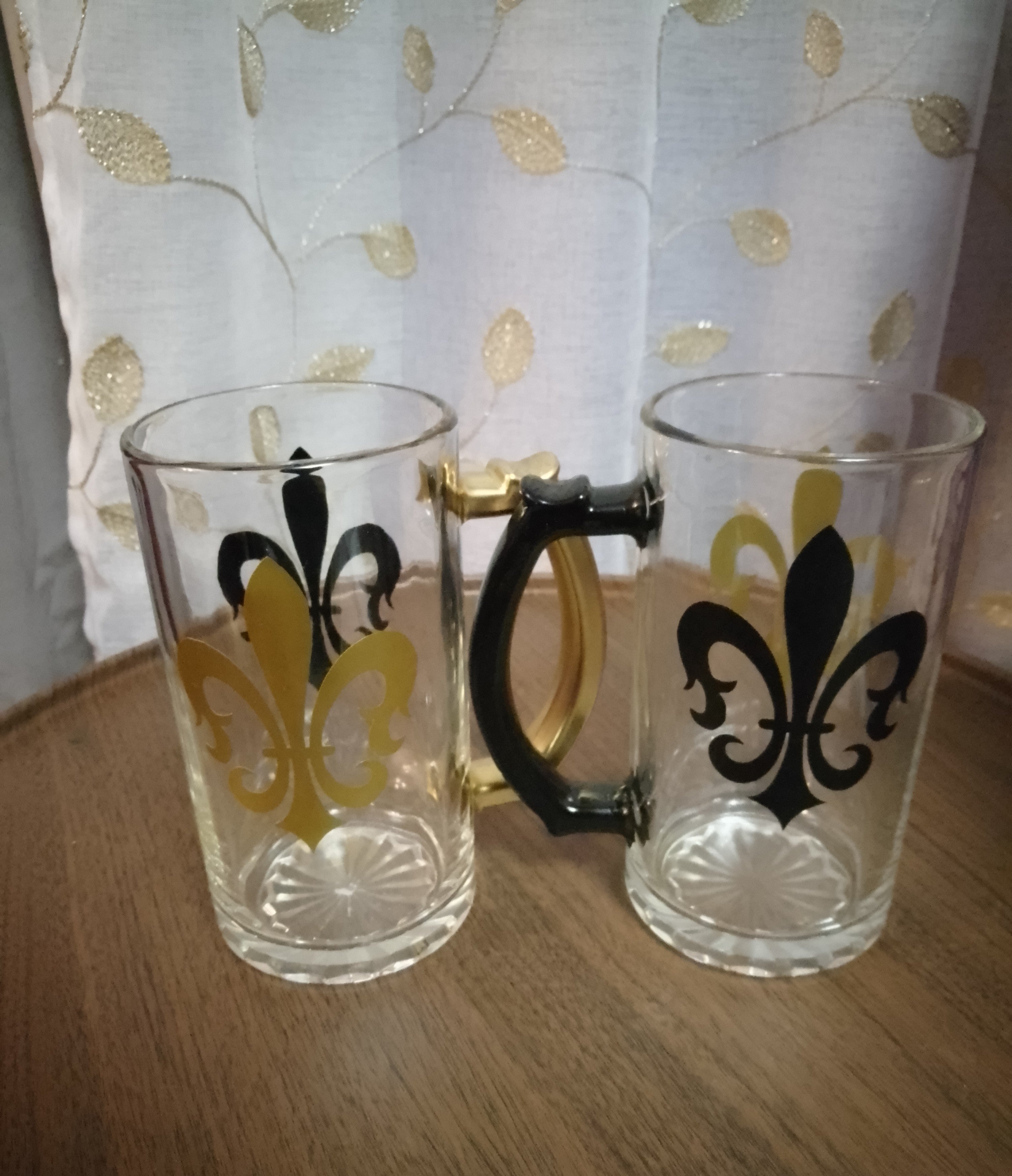 Fleur- de-lis beer mug