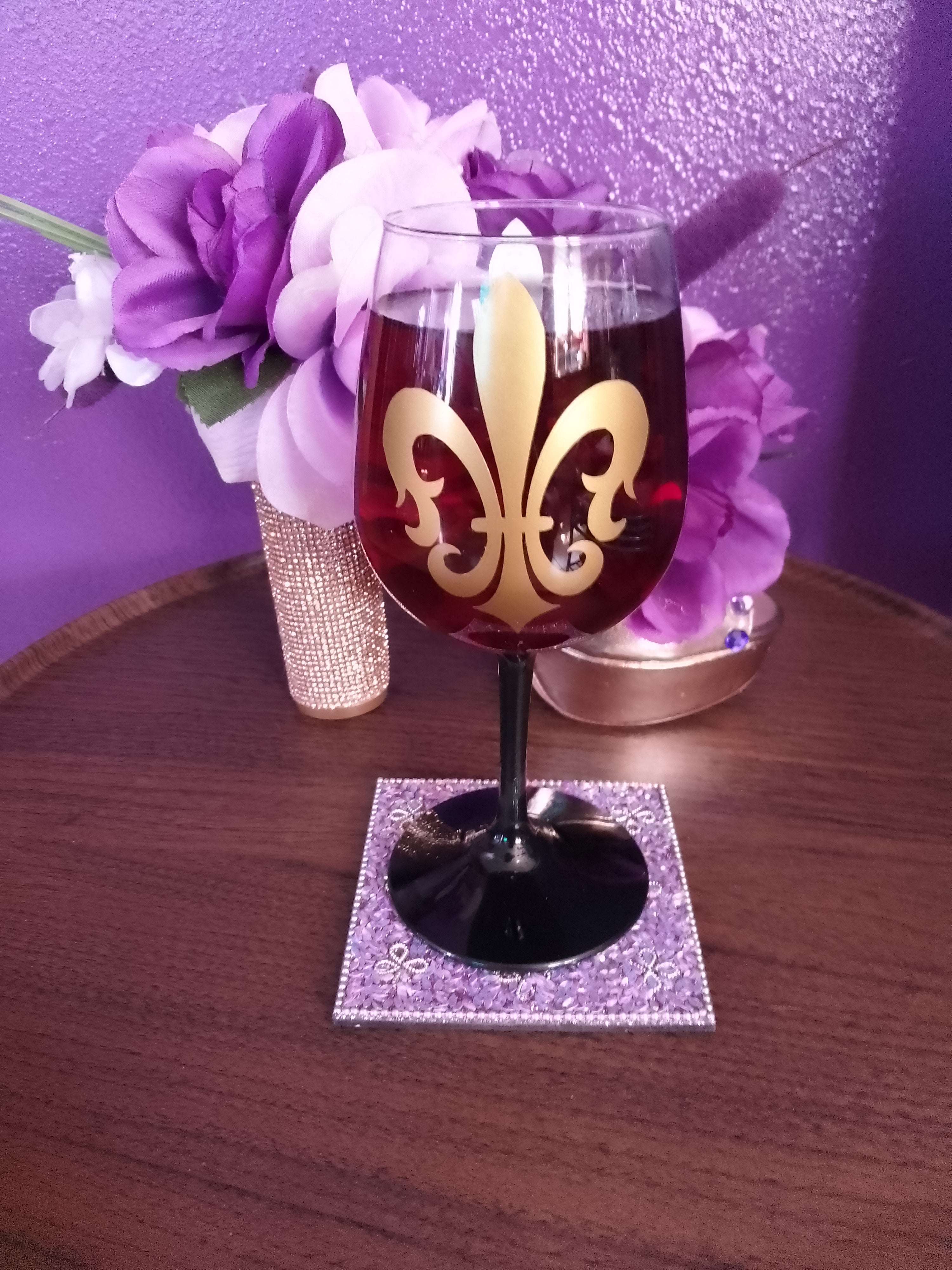 Fleur- de-lis wine glass